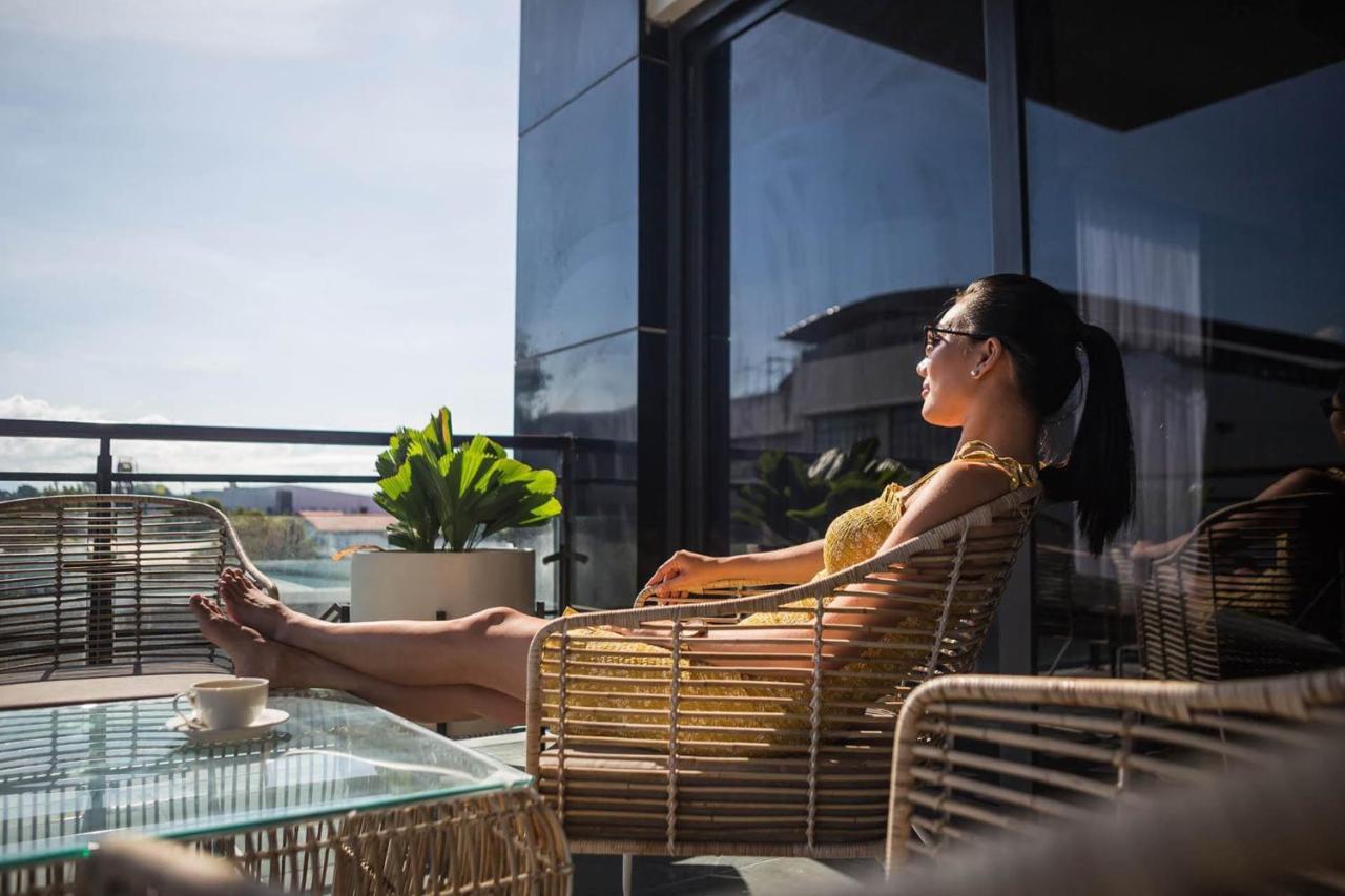 Stonehill Suites Bacolod Bagian luar foto