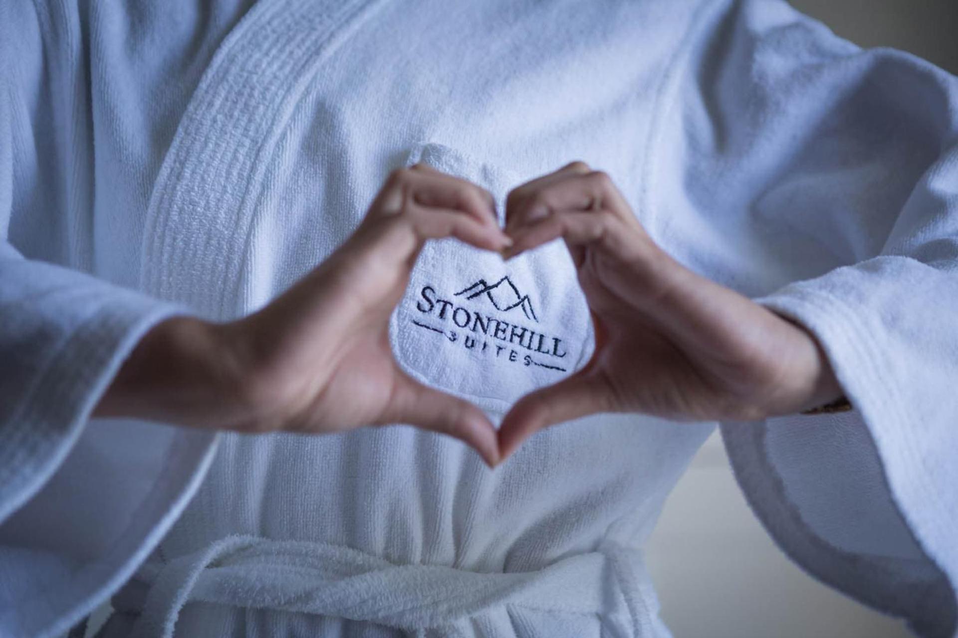 Stonehill Suites Bacolod Bagian luar foto