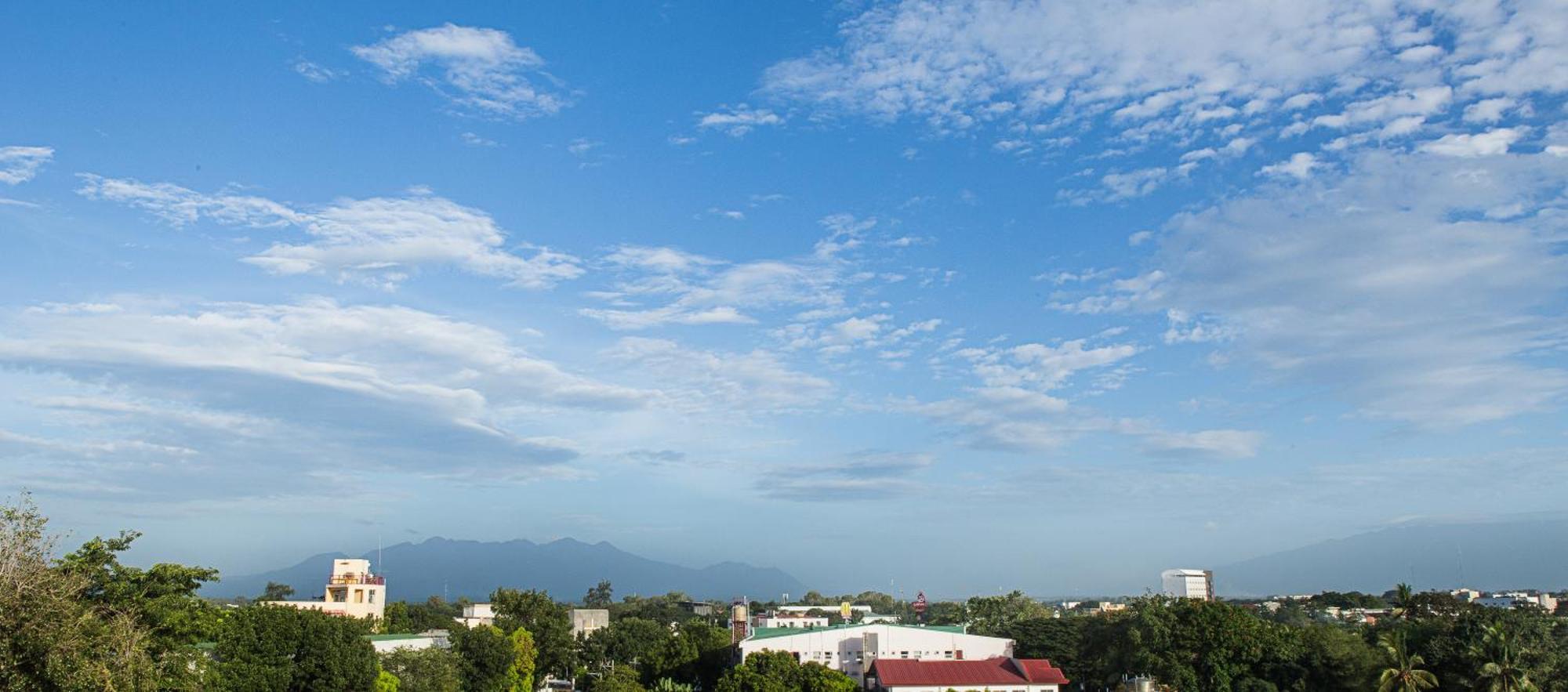 Stonehill Suites Bacolod Bagian luar foto