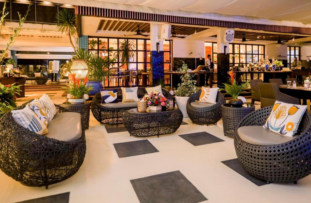 Stonehill Suites Bacolod Bagian luar foto