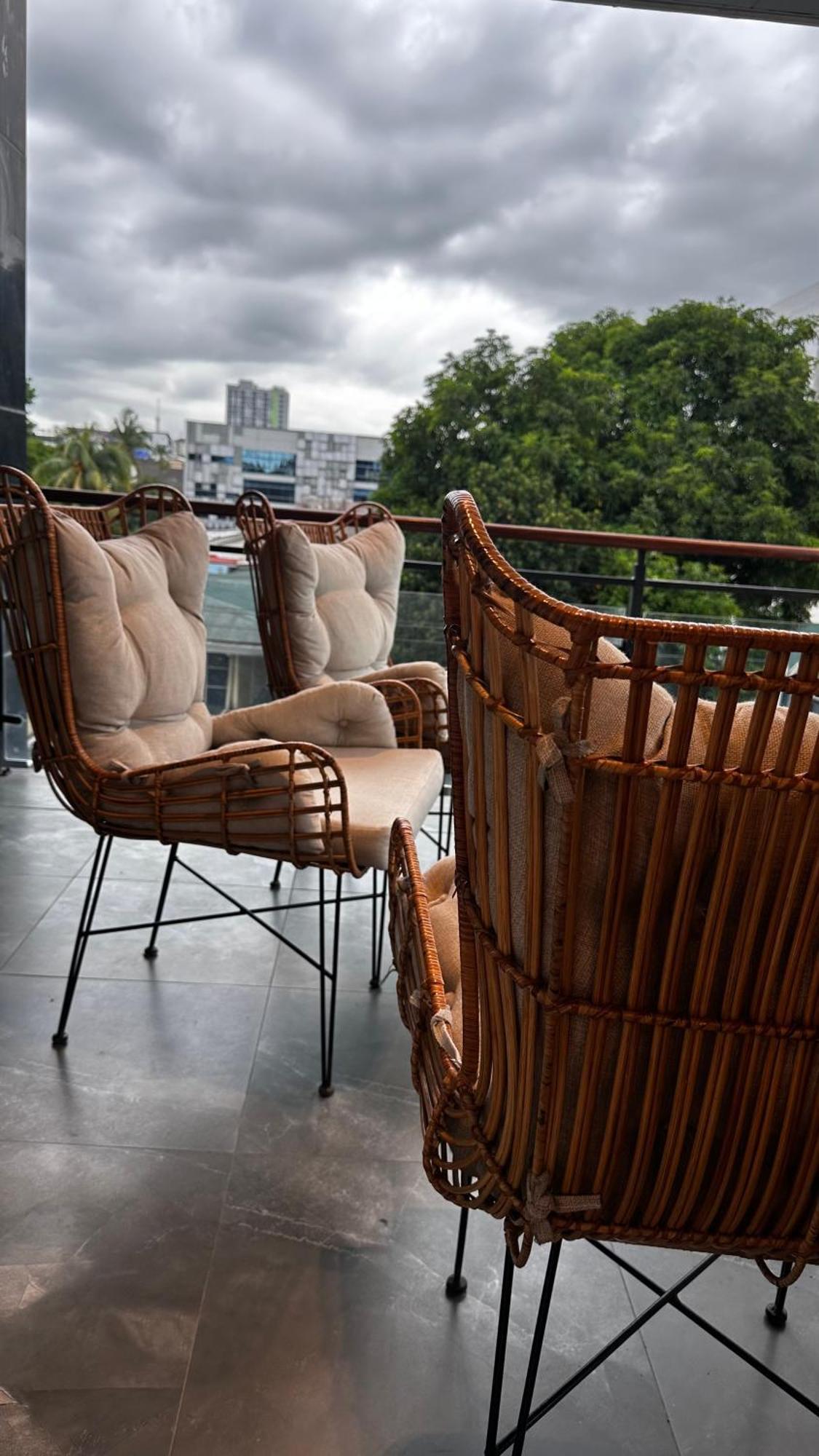 Stonehill Suites Bacolod Bagian luar foto