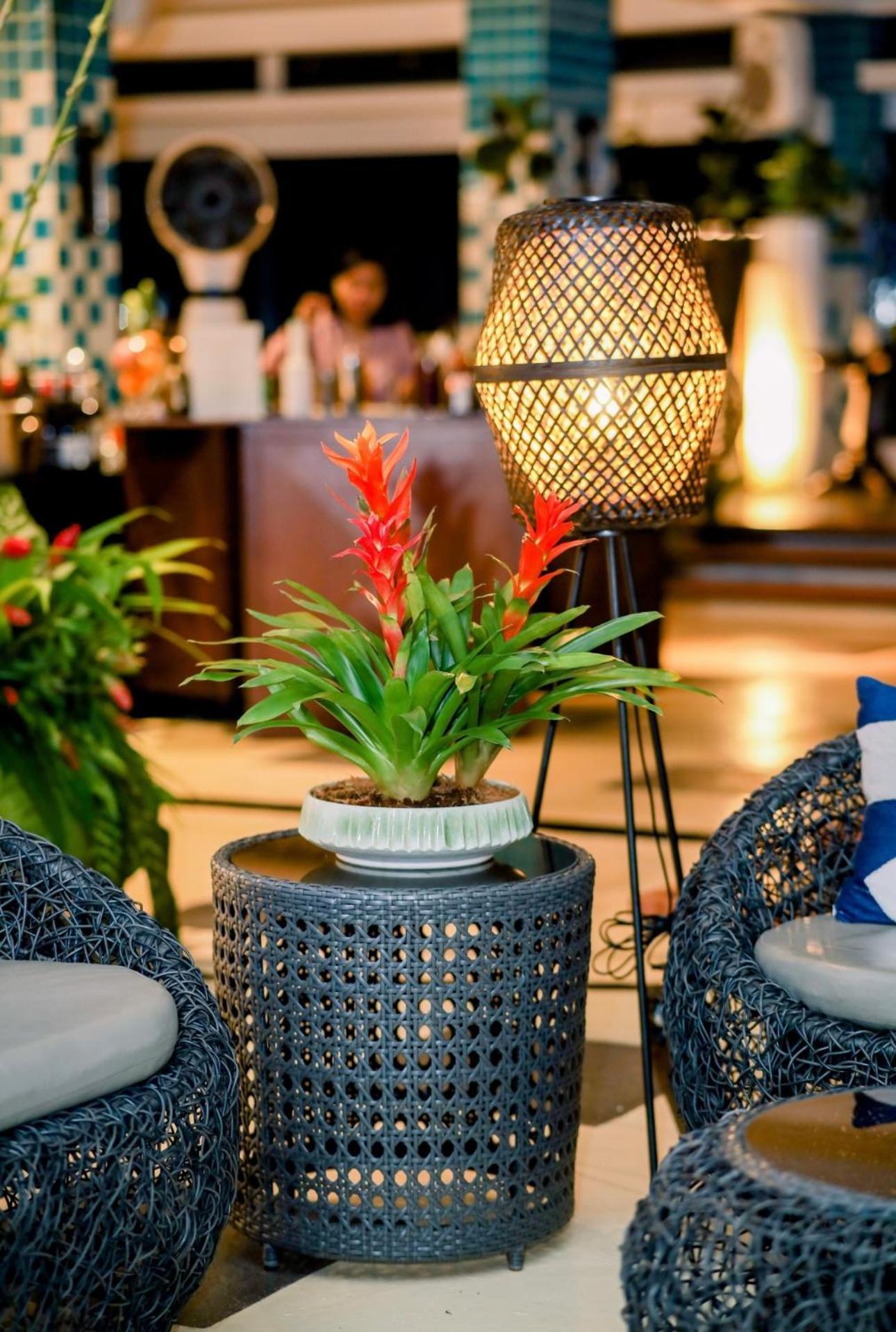 Stonehill Suites Bacolod Bagian luar foto